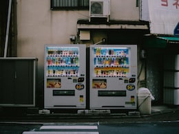 How Earthquake Sensors Turn Some Japanese Vending Machines Into Life-Saving Devices How Earthquake Sensors Turn Some Japanese Vending Machines Into Life-Saving Devices