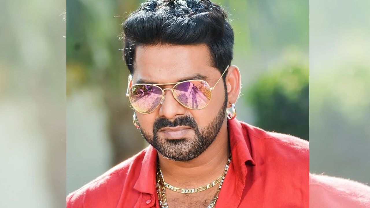 पवन सिंह ने एक्ट्रेस की कमर को छुआ, अब मांगी माफी, यहां जानिए क्या था पूरा मामला