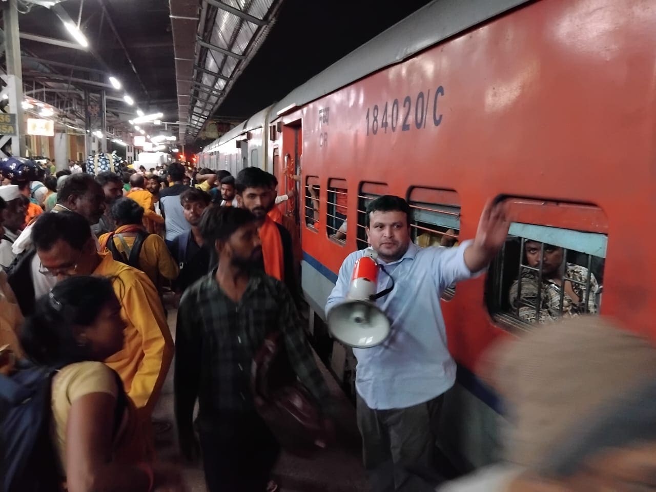 भोपाल स्टेशन पर लगातार सुरक्षा व्यवस्था के खास इंतजाम भोपाल स्टेशन पर लगातार सुरक्षा व्यवस्था के खास इंतजाम