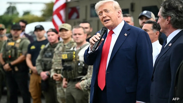 "Everybody Feels Safe": Trump Visits Cops, Troops Deployed In Washington DC "Everybody Feels Safe": Trump Visits Cops, Troops Deployed In Washington DC