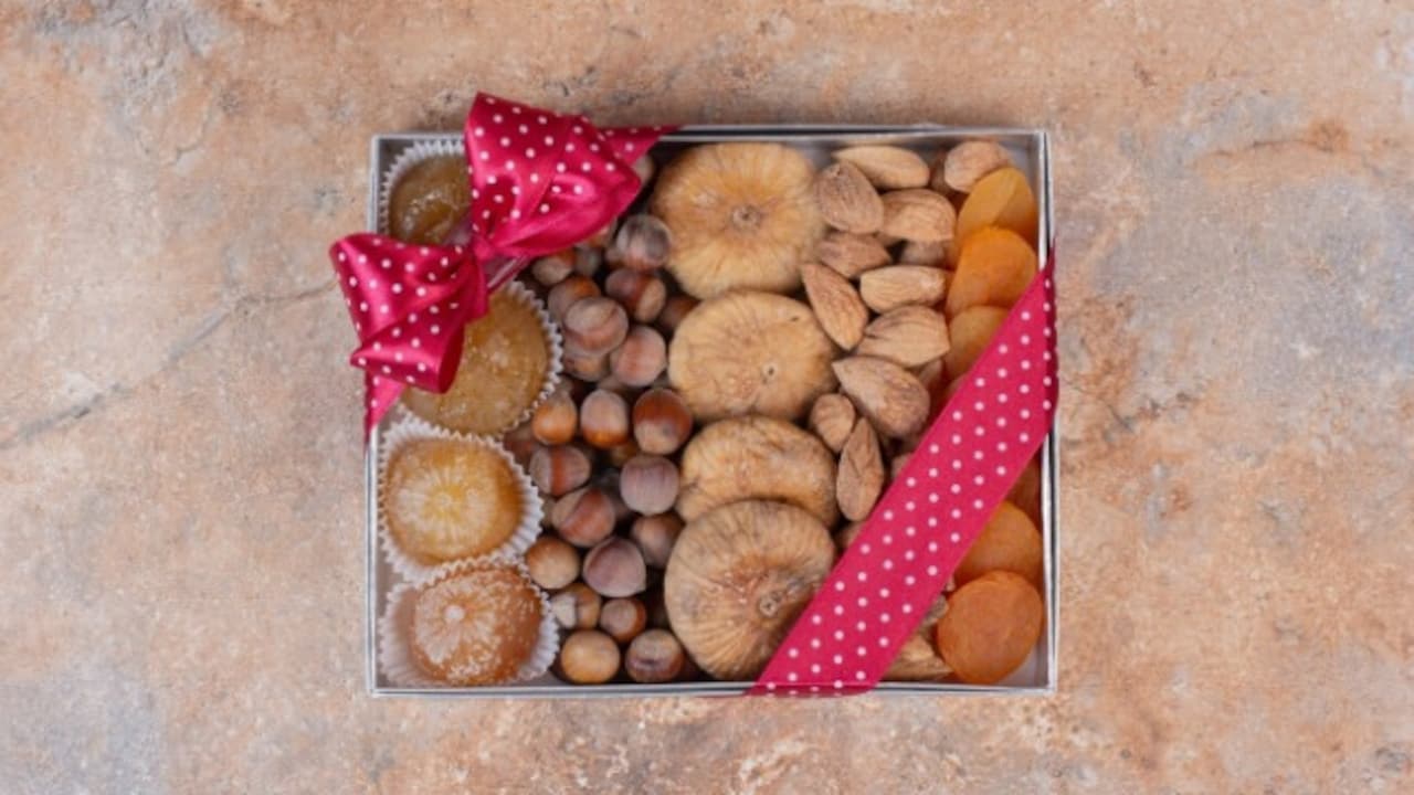 Get Top RawFruit Rakhis And Gourmet Dry Fruit Gifts On Myntra 