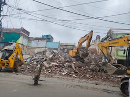 Bulldozer Action: उज्जैन में फिर गरजा प्रशासन का बुलडोजर; जानिए क्यों होटल पर क्यों हुआ JCB एक्शन Bulldozer Action: उज्जैन में फिर गरजा प्रशासन का बुलडोजर; जानिए क्यों होटल पर क्यों हुआ JCB एक्शन