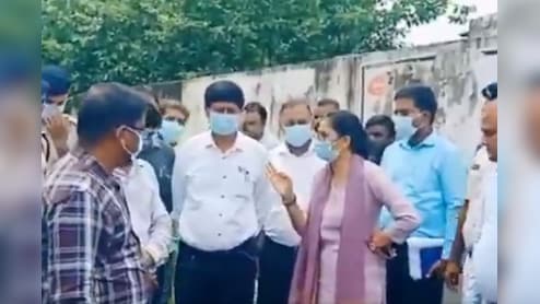 आप और आपके बाप भी करेंगे... गंदगी देख भड़कीं बिहार की DM ने इंजीनियर को लगाई तगड़ी फटकार, VIDEO