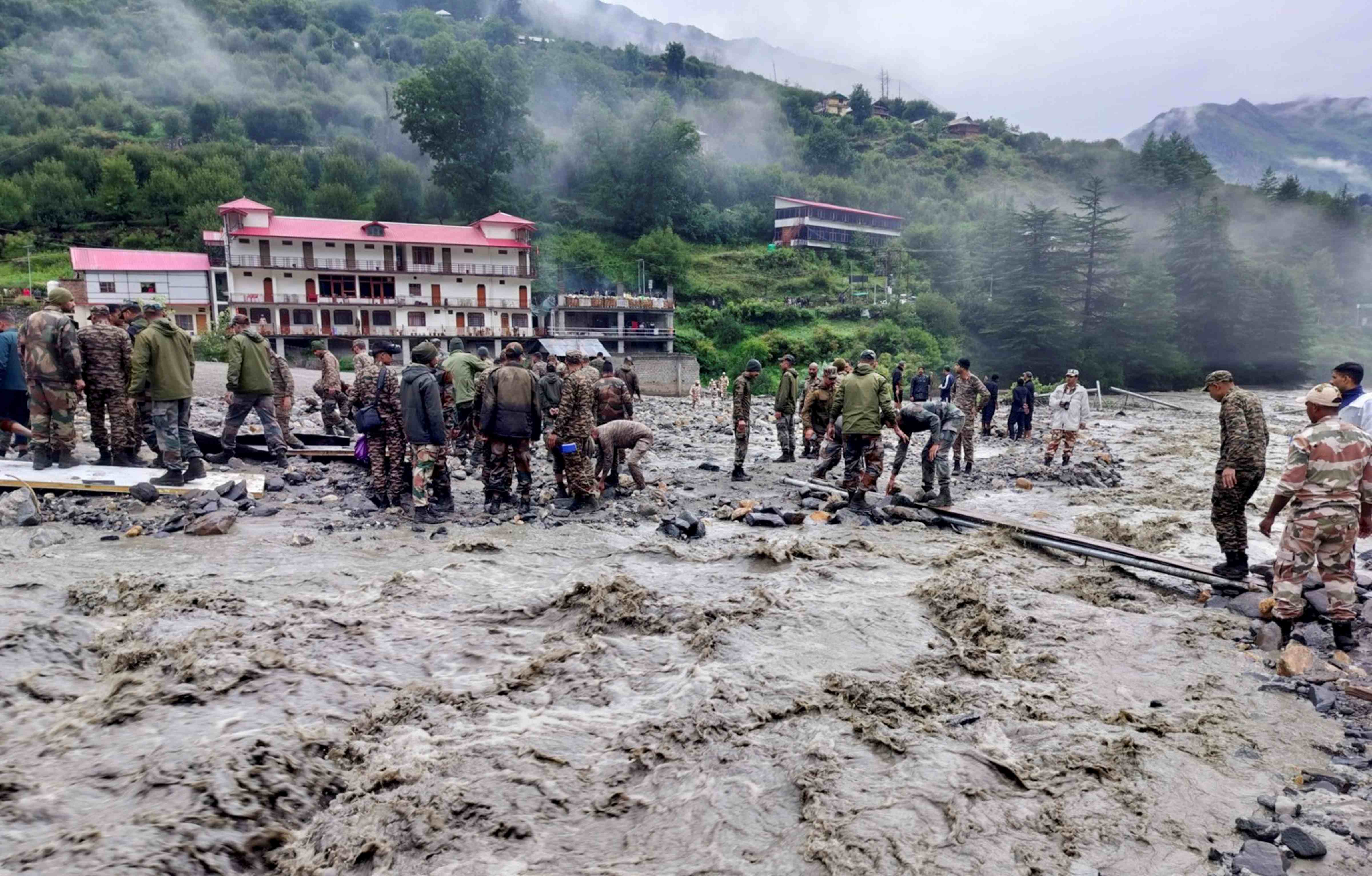 धराली त्रासदी: केंद्र और राज्य सरकार ने राहत-बचाव में झोंकी पूरी ताकत