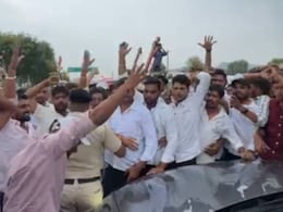 कांग्रेस कार्यकर्ताओं ने रोका स्वास्थ्य मंत्री गजेंद्र सिंह खींवसर का काफिला, जताया आक्रोश कांग्रेस कार्यकर्ताओं ने रोका स्वास्थ्य मंत्री गजेंद्र सिंह खींवसर का काफिला, जताया आक्रोश