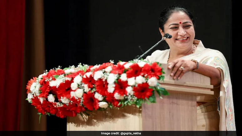 "Nation First": Delhi Chief Minister Urges Students To Take Social Responsibility "Nation First": Delhi Chief Minister Urges Students To Take Social Responsibility