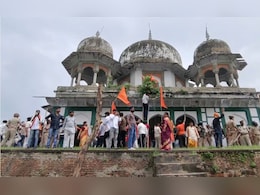 कौन थे नवाब अब्दुल समद, जिनके मकबरे पर दिखा बाबरी जैसा नजारा कौन थे नवाब अब्दुल समद, जिनके मकबरे पर दिखा बाबरी जैसा नजारा
