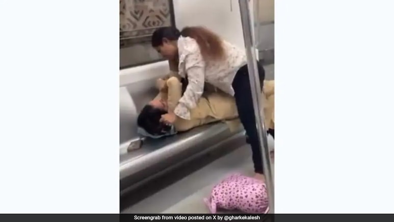 Video: Women Slap, Punch, Pull Each Other's Hair In Delhi Metro Video: Women Slap, Punch, Pull Each Other's Hair In Delhi Metro