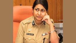 'दाभोलकरांच्या कार्यक्रमाला का गेलात?'; माजी IPSअधिकारी मीरा बोरवणकरांना धमकी