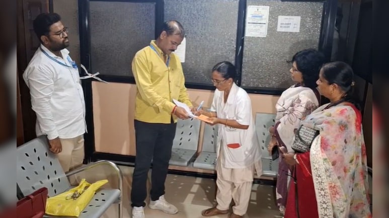 Solapur News: आशा सेविकांच्या मदतीने रुग्णांची पळवापळवी, सोलापूरमधील धक्कादायक प्रकार, प्रकरण काय?