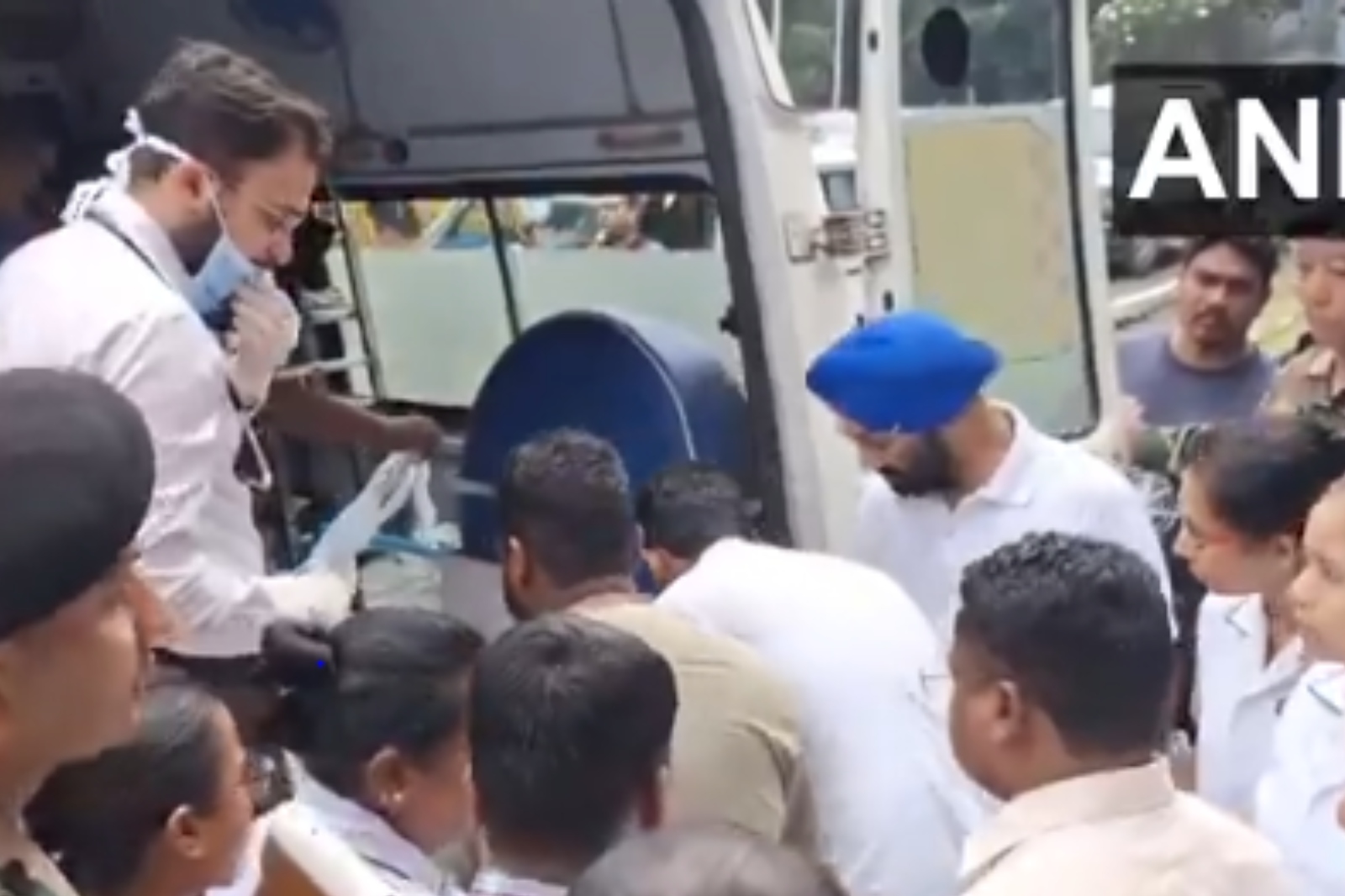 झारखंड के शिक्षा मंत्री के सिर में लगी चोट, विमान से दिल्ली लाया जाएगा: इरफान अंसारी