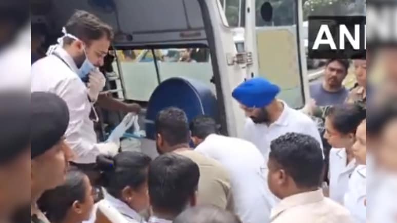 झारखंड के शिक्षा मंत्री के सिर में लगी चोट, विमान से दिल्ली लाया जाएगा: इरफान अंसारी झारखंड के शिक्षा मंत्री के सिर में लगी चोट, विमान से दिल्ली लाया जाएगा: इरफान अंसारी