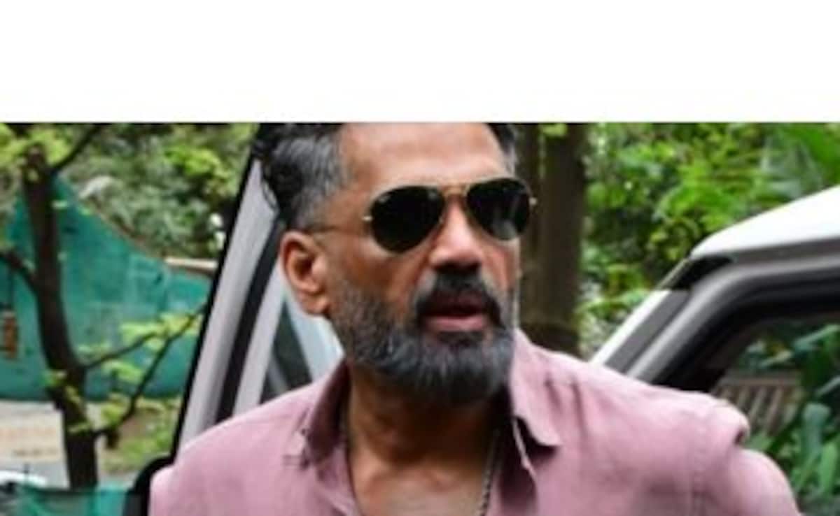 Suniel Shetty Loses Cool At Bhopal's Mimicry Artist In A Viral Video, Calls It "Ghatiya"