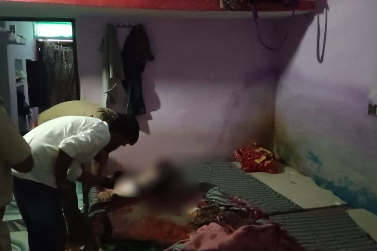 छात्रावास में संदिग्ध हालत में मिला बच्चे का शव छात्रावास में संदिग्ध हालत में मिला बच्चे का शव