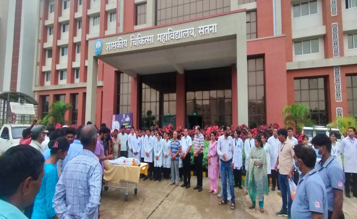 Organ Donation: जीवन के बाद भी काम आएगा शरीर; बाल्मीक सिंह को मेडिकल कॉलेज में दिया गया गार्ड ऑफ ऑनर