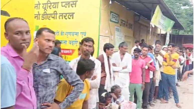 राजस्थान के बारां में खाद की 'मारामारी' जारी, किसान परेशान; खरीफ के बाद रबी की फसल पर भी संकट!