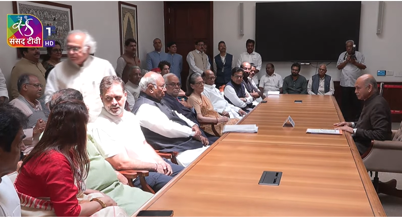 विपक्ष के उपराष्ट्रपति उम्मीदवार सुदर्शन रेड्डी ने नामांकन किया दाखिल, खरगे, सोनिया और राहुल-प्रियंका भी मौजूद