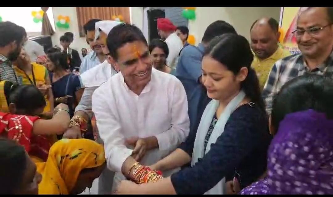 मैहर विधायक ने मनाया सेवा मित्रों के साथ रक्षाबंधन मैहर विधायक ने मनाया सेवा मित्रों के साथ रक्षाबंधन