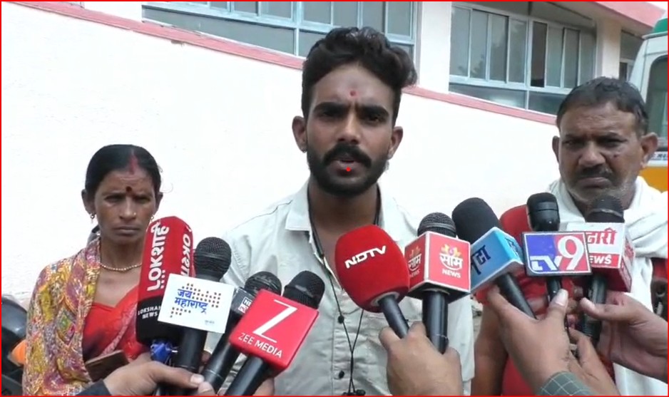 ब्लैकमेलिंग से तंग आकर आत्महत्या की कोशश, पुलिस दफ्तर के सामने खा लिया जहर; हालत गंभीर
