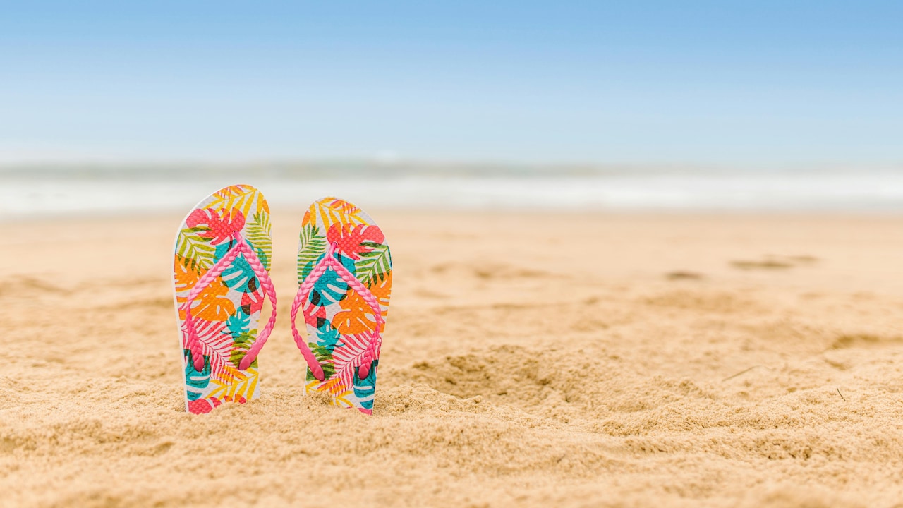 Pick comfortable thin-sole chappals to relieve foot pain