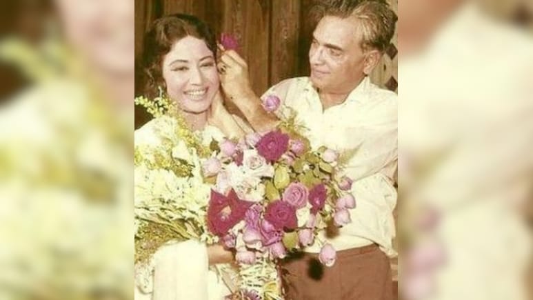 Bollywood Retro: जब मौत से पहले मीना कुमारी ने गुलजार को दी थी अपनी सबसे अनमोल चीज! जानते हैं क्या? Bollywood Retro: जब मौत से पहले मीना कुमारी ने गुलजार को दी थी अपनी सबसे अनमोल चीज! जानते हैं क्या?