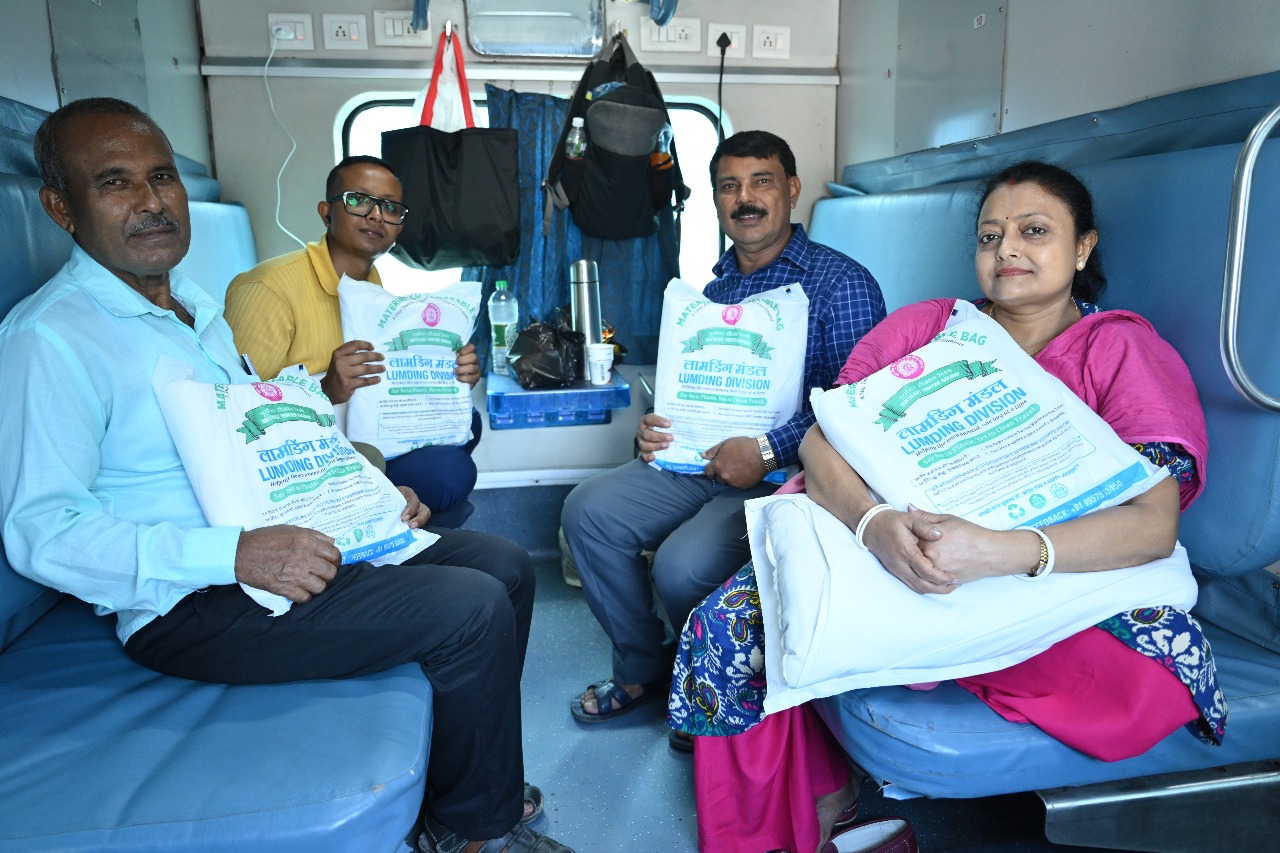 ट्रेन यात्रा के दौरान अब यात्रियों को मिलेंगे हरित बेड-रोल बैग, जानिए क्‍या होगा लाभ