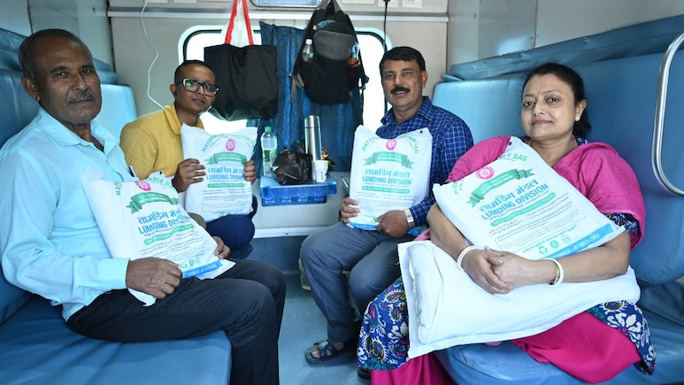 ट्रेन यात्रा के दौरान अब यात्रियों को मिलेंगे हरित बेड-रोल बैग, जानिए क्‍या होगा लाभ