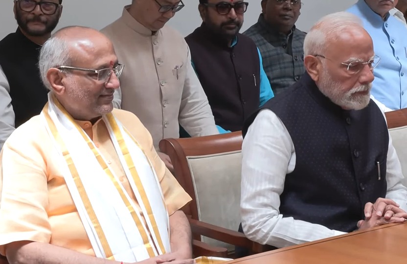 उपराष्ट्रपति चुनाव LIVE:  20 प्रस्तावक, 20 अनुमोदक, PM मोदी भी रहे साथ... NDA उम्मीदवार राधाकृष्णन ने भरा नामांकन