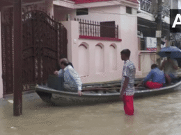 जब गेट पर कार नहीं, नाव पहुंची! देश के कई शहरों में बारिश-बाढ़ से बुरा हाल, देखिए