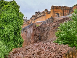 Amer Fort Wall Collapses In Jaipur After Heavy Rain; Elephant Rides Suspended Amer Fort Wall Collapses In Jaipur After Heavy Rain; Elephant Rides Suspended