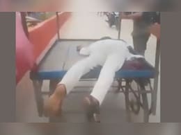 Telangana Cops Carry Man's Body On Pushcart As Ambulance Fails To Arrive Telangana Cops Carry Man's Body On Pushcart As Ambulance Fails To Arrive