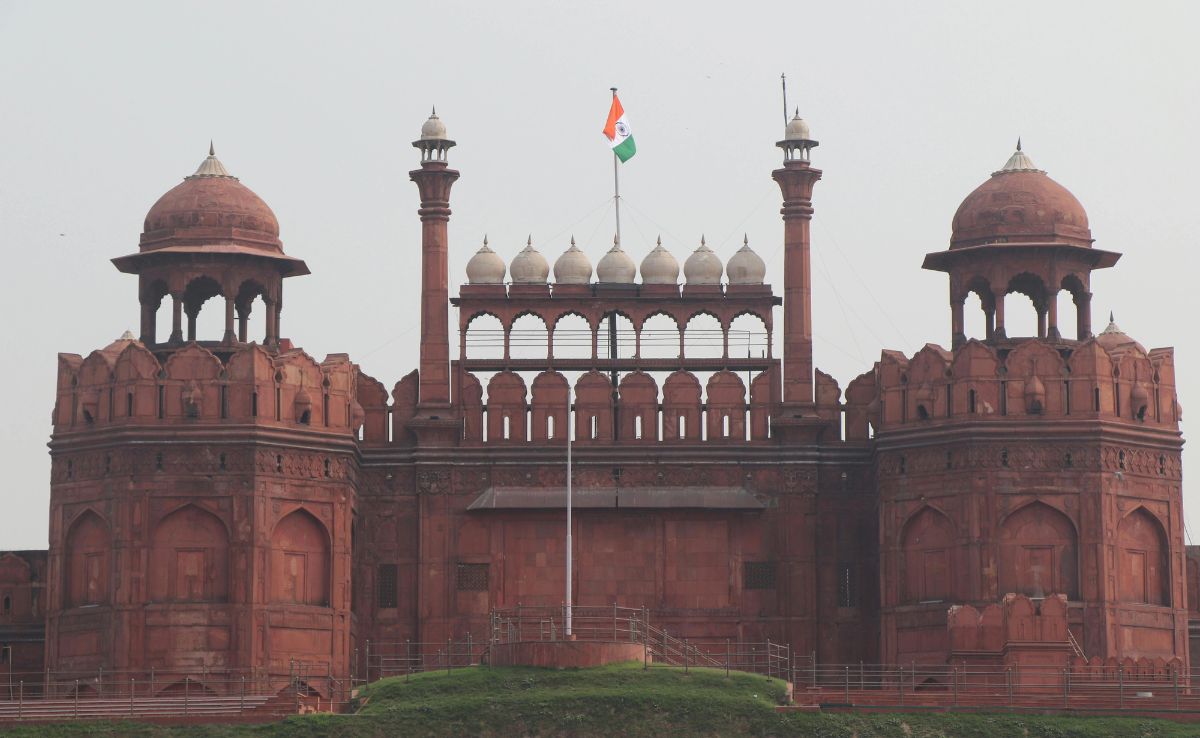 लाल किले में जबरन घुसने की कोशिश कर रहे पांच बांग्लादेशी गिरफ्तार