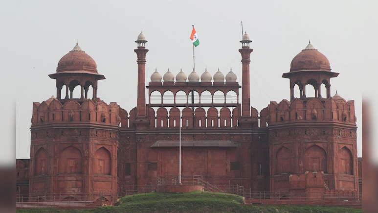 15 अगस्त से पहले लाल किले की सुरक्षा में बड़ी चूक...पांच बांग्लादेशी गिरफ्तार, कई पुलिसकर्मी हुए सस्पेंड