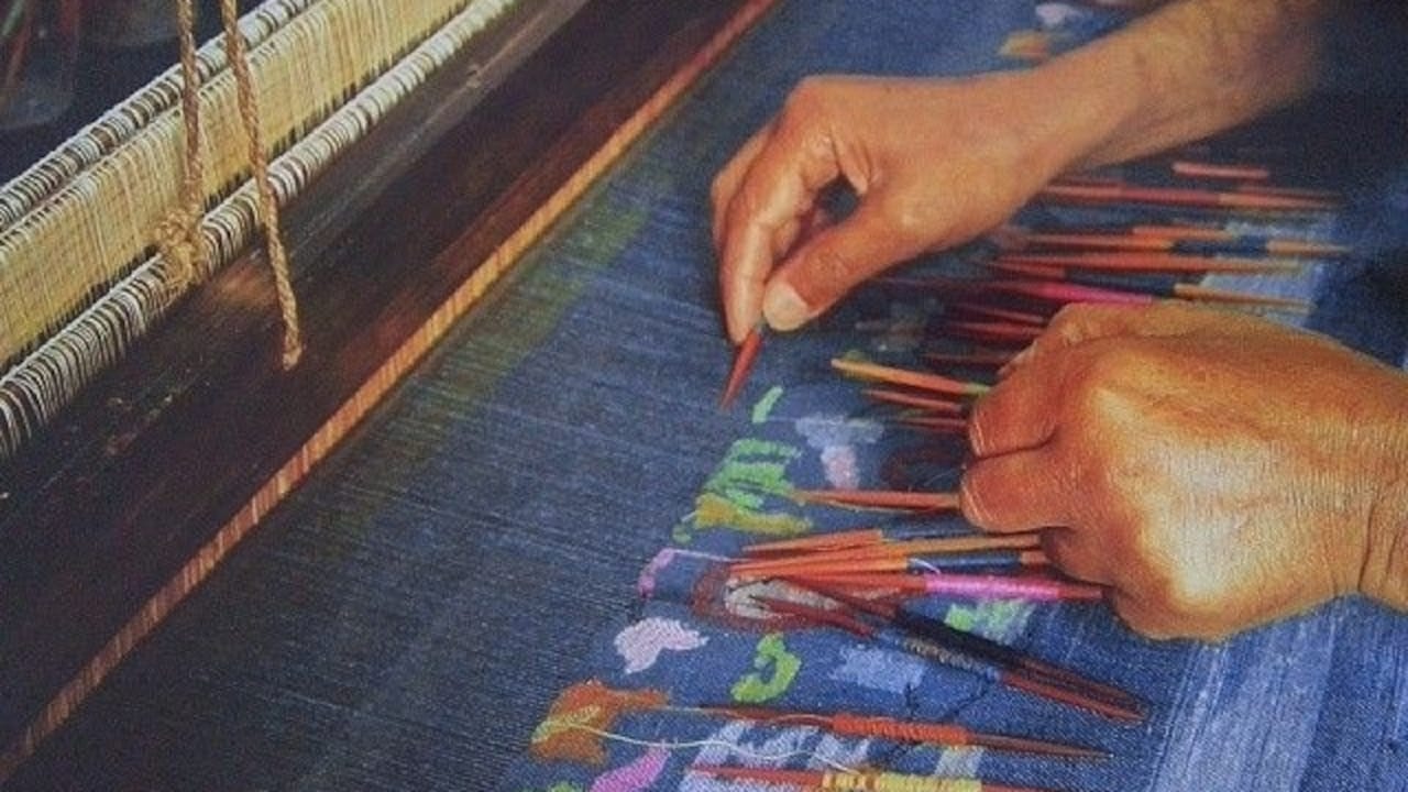 National Handloom Day 2025: What's the Story Behind Your Favourite Handloom Saree?