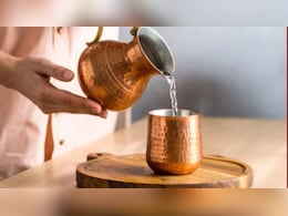 रातभर तांबे के बर्तन में पानी भरकर सुबह खाली पेट पीने से क्या होता है? न्यूट्रिशनिस्ट ने बताया इन 4 लोगों के लिए नहीं है औषधि से कम रातभर तांबे के बर्तन में पानी भरकर सुबह खाली पेट पीने से क्या होता है? न्यूट्रिशनिस्ट ने बताया इन 4 लोगों के लिए नहीं है औषधि से कम