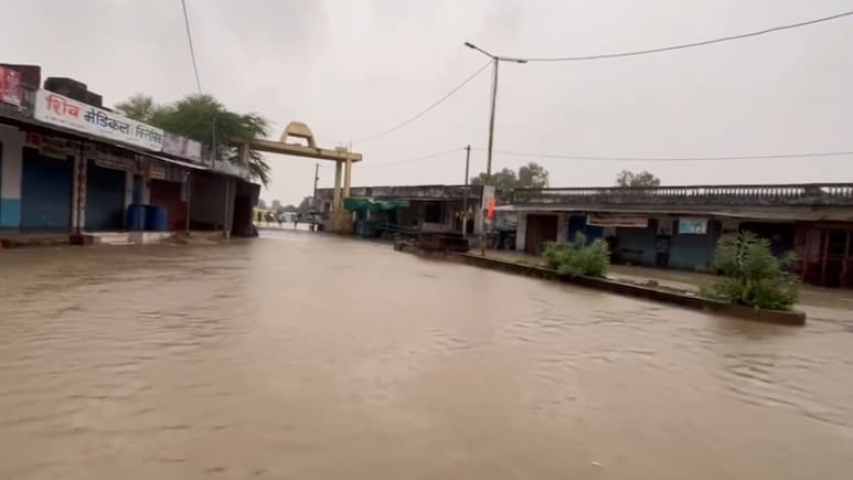 Rajasthan: भीलवाड़ा में बाढ़ के हालात, दुकानों-घरों में घुसा पानी; जारी रहेगा भारी बारिश का दौर!