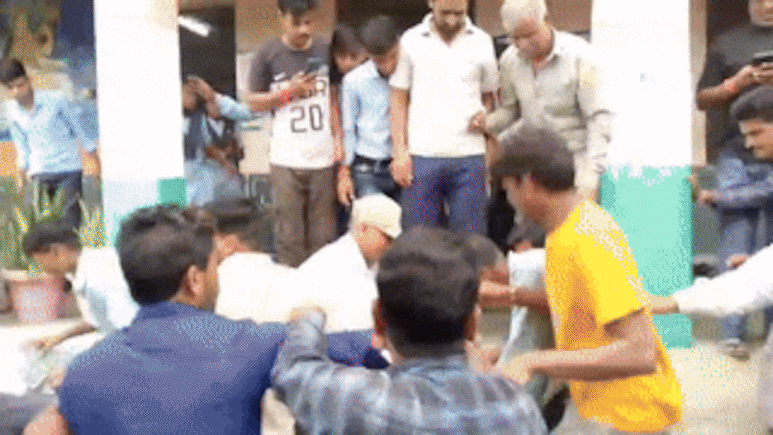 Rajasthan: घर में घुसकर छात्रा से रेप की कोशिश, लोगों ने शिक्षक को लात-घूंसों से पीटा