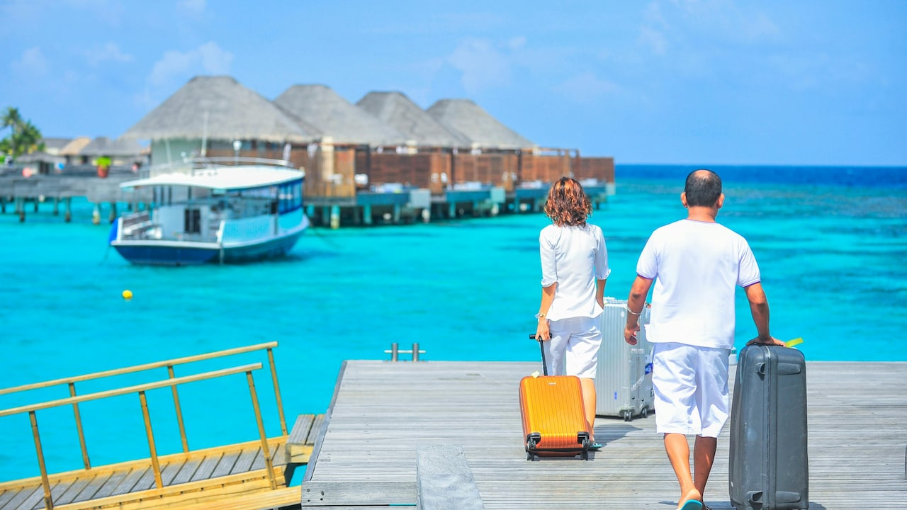 Say Goodbye to Heavy Bags: How to Pick the Perfect Lightweight Suitcase