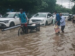 दिल्ली-NCR में भारी बारिश से सड़कें जलमग्न, जानें आनेवाले दिनों में कैसा रहेगा राजधानी का मौसम दिल्ली-NCR में भारी बारिश से सड़कें जलमग्न, जानें आनेवाले दिनों में कैसा रहेगा राजधानी का मौसम