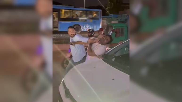 Another Road Rage In Bengaluru, 2 Men Clash After Minor Collision Another Road Rage In Bengaluru, 2 Men Clash After Minor Collision