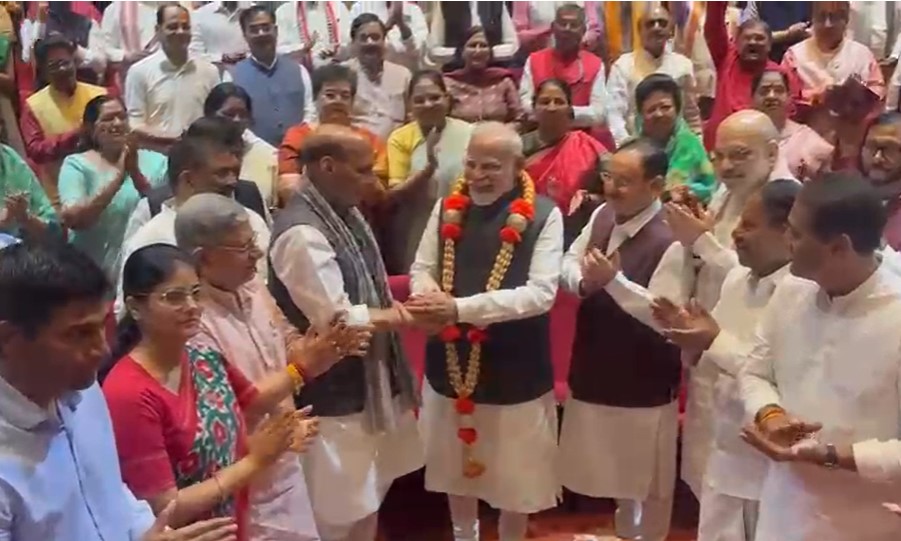 ऑपरेशन सिंदूर की सफलता के लिए NDA संसदीय दल की बैठक में PM मोदी का सम्‍मान