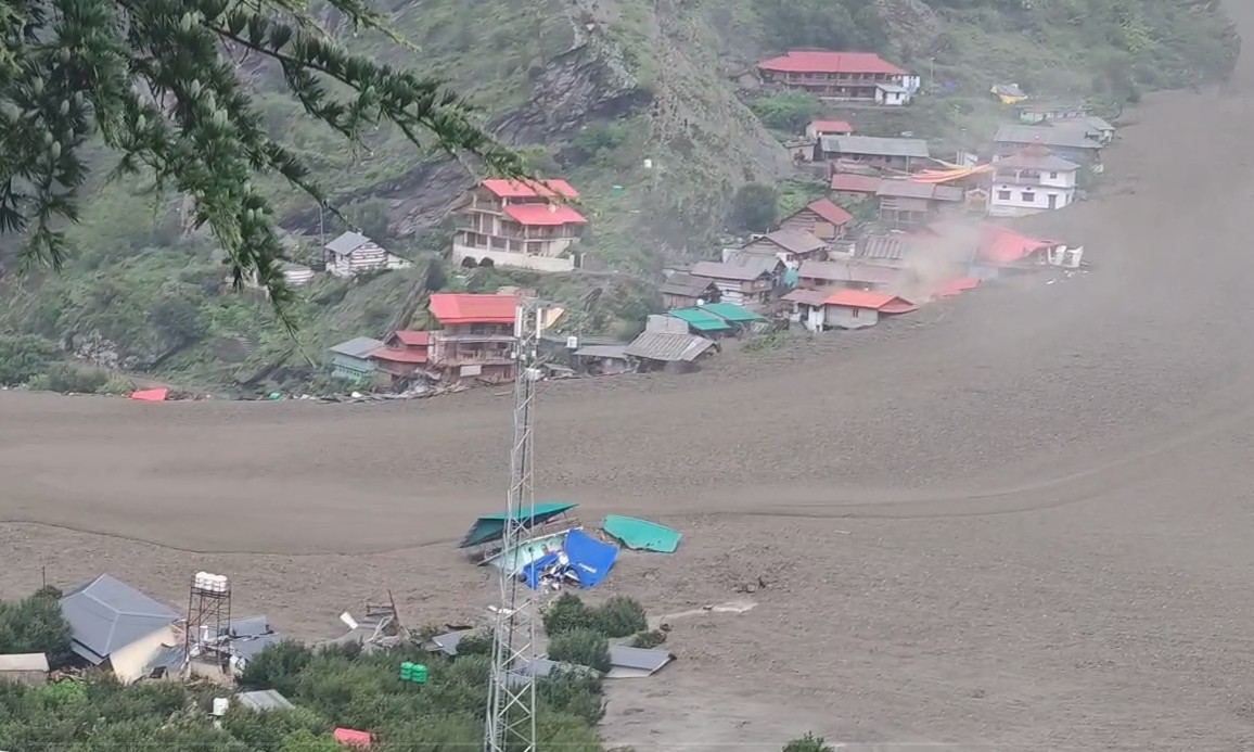 उत्तराखंड में अति भारी से भारी बारिश का पूर्वानुमान, मौसम विभाग ने जारी किया 'रेड अलर्ट'