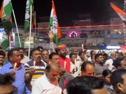 Rajasthan: कथित वोट चोरी के विरोध में कांग्रेस ने बांसवाड़ा शहर में निकाला कैंडल मार्च