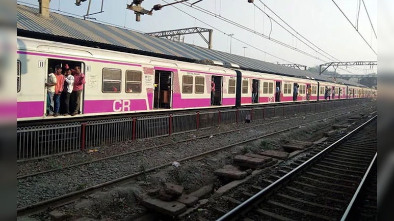 Mumbai Local News:  मध्य रेल्वेचा सलग दुसऱ्या दिवशी खोळंबा! प्रवाशांचा संताप; जाणून घ्या सद्यस्थिती?