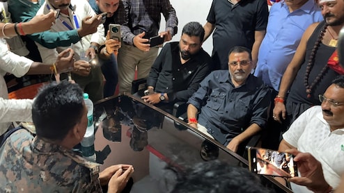 बैद्यनाथ मंदिर में दर्शन पर FIR हुई तो निशिकांत दुबे ने मुख्य सचिव-DGP की लोकसभा स्पीकर से कर दी शिकायत