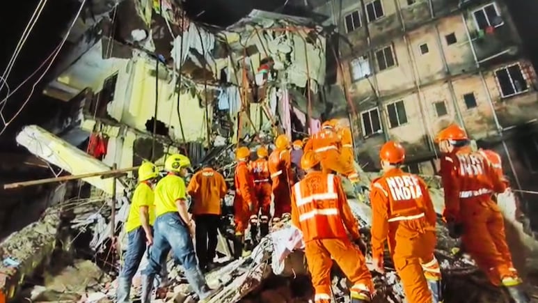 Virar Building Collapse:विरारमधील 4 मजली इमारत कोसळली, 3 दगावले; 20 ते 25 जण ढिगाऱ्याखाली अडकल्याची भीती Virar Building Collapse:विरारमधील 4 मजली इमारत कोसळली, 3 दगावले; 20 ते 25 जण ढिगाऱ्याखाली अडकल्याची भीती