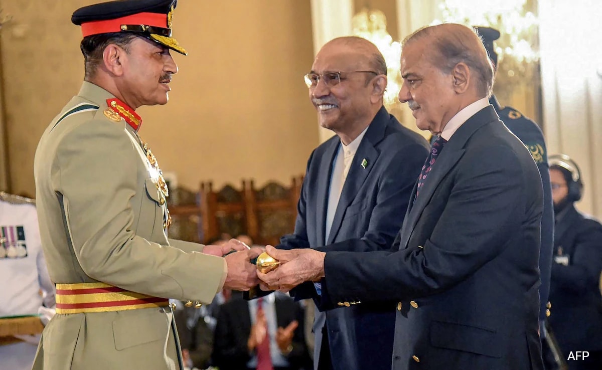 'US Should Cut Ties With Pak': British Author Slams Pak Army Chief