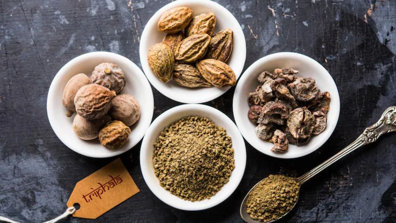 त्रिफला खाने के फायदे-नुकसान और सही तरीका | Benefits and Side Effects of Triphala