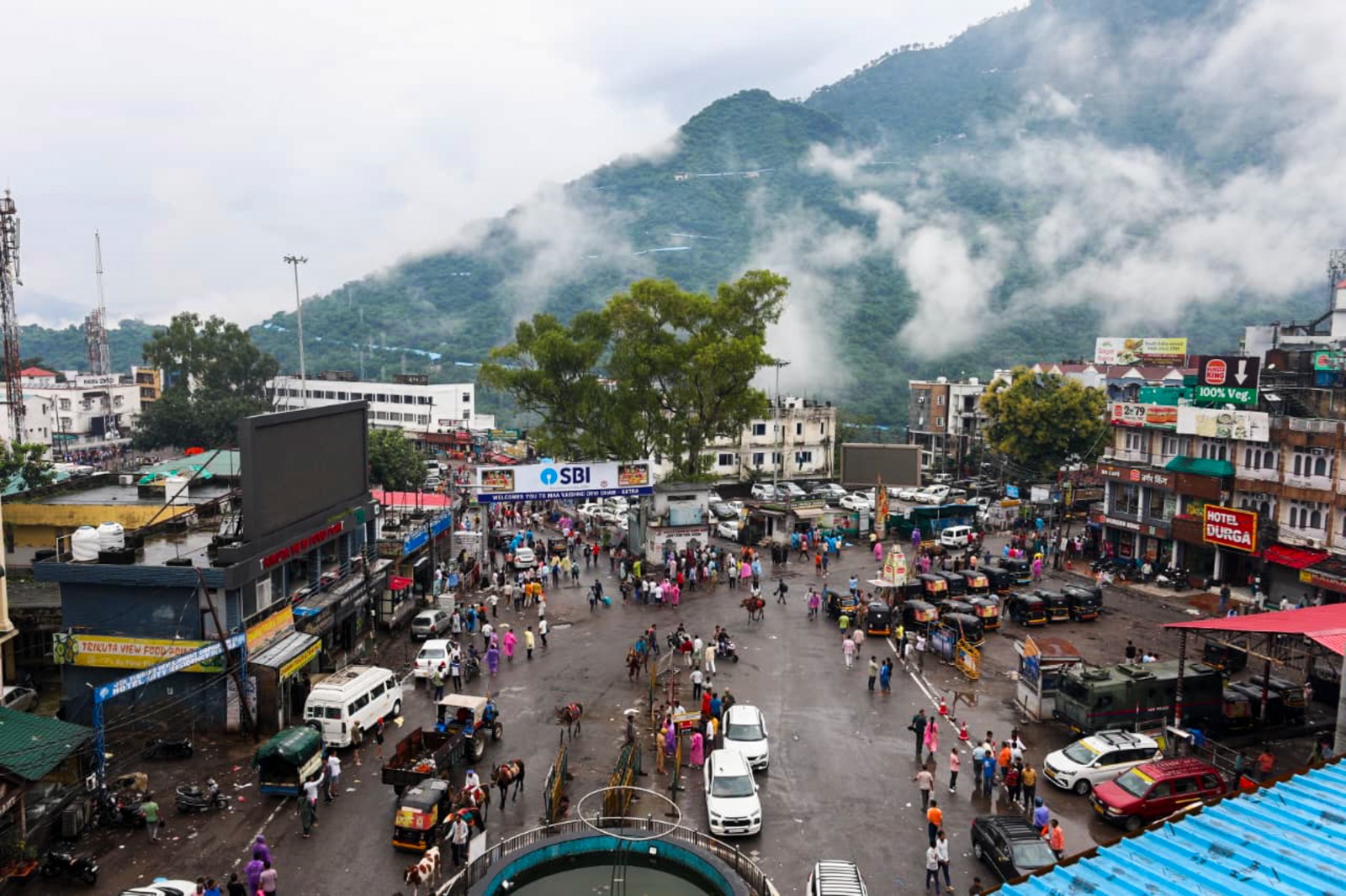 भूस्खलन से उजड़े 34 घर, CM अब्दुल्ला ने वैष्णो देवी श्राइन बोर्ड पर उठाए सवाल, राहत बचाव जारी- जानिए हर अपडेट