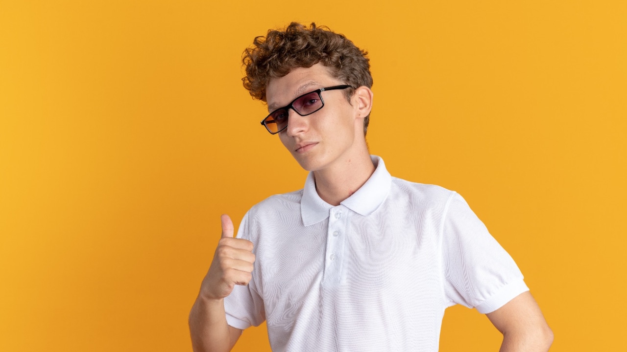 Get top 5 Polo t-shirts for men to upgrade the office look